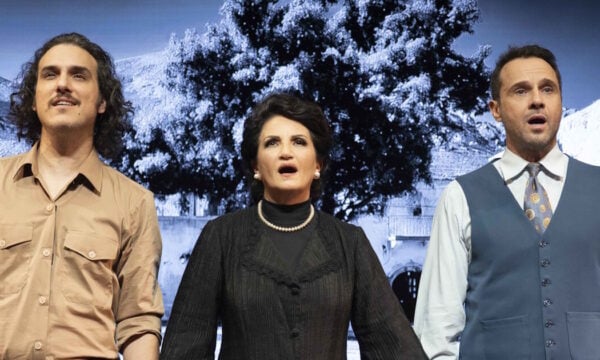 «Νίκος Ξυλούρης – Ο Αρχάγγελος της Κρήτης» στο θέατρο ΗΒΗ: Η θριαμβευτική πορεία συνεχίζεται