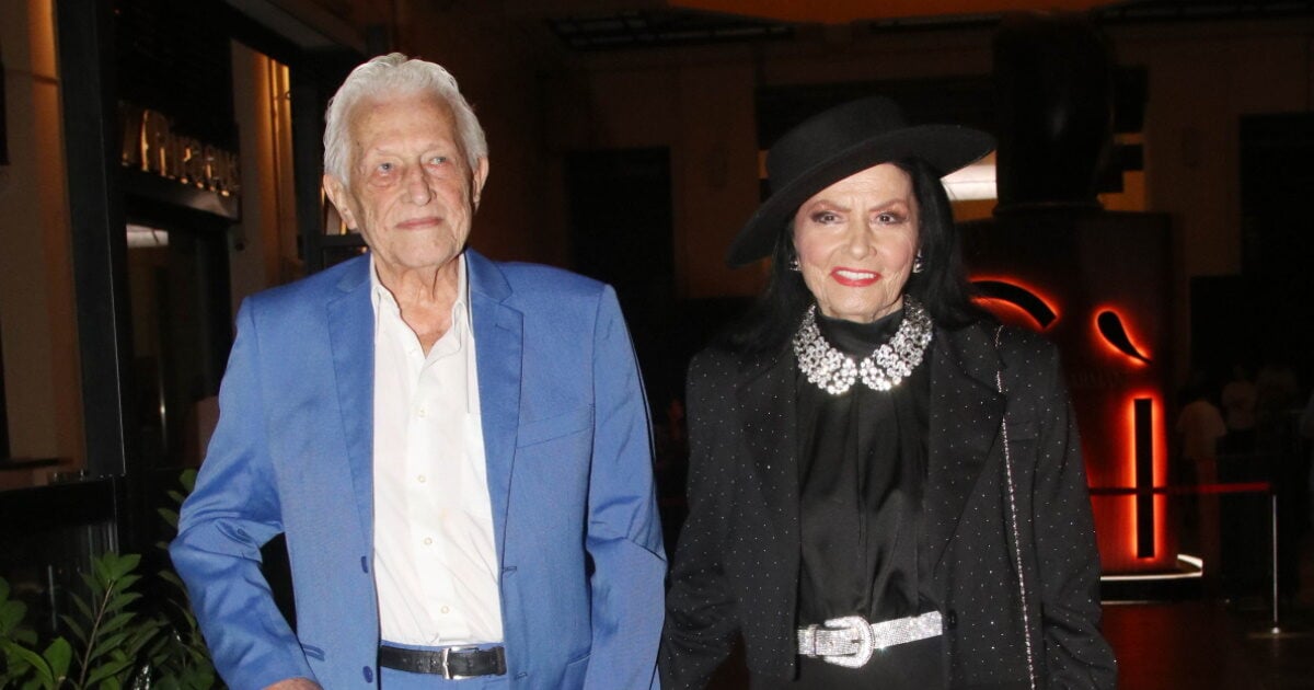 Ζωζώ Σαπουντζάκη: Εξακολουθεί να νοσηλεύεται – «Ο σύντροφός της είναι καθηλωμένος, αδυνατεί να την δει»