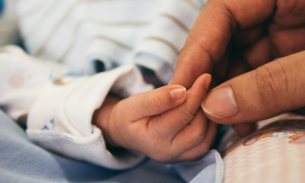 Ιατρικό θαύμα στη Λάρισα: Διέσωσαν βρέφος 600 γραμμαρίων από τη Θεσσαλονίκη με σοβαρή οφθαλμική πάθηση