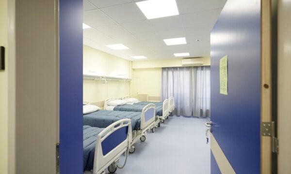 Αυξημένη πίεση στα νοσοκομεία από την έξαρση της γρίπης – Διπλασιάστηκαν τα κρούσματα