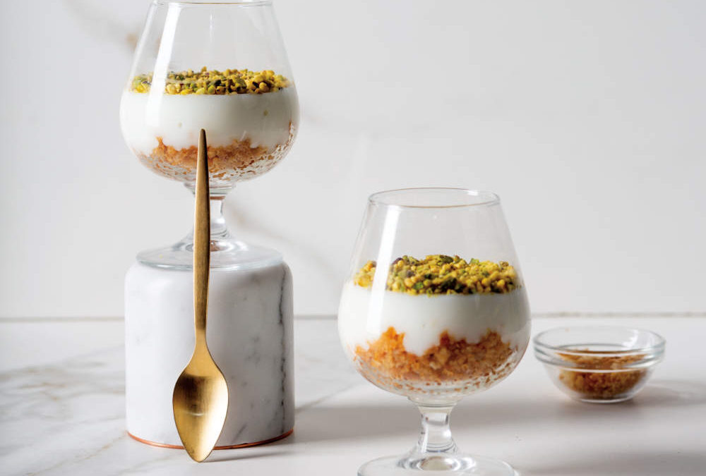 Λιβανέζικη κρέμα με τραγανό crumble ψωμιού