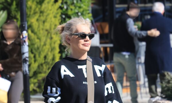 Σάσα Σταμάτη: Βόλτα με κομψό αθλητικό στυλ