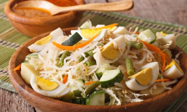 Gado-Gado (Ινδονησιακή σαλάτα με φυστικοβούτυρο)