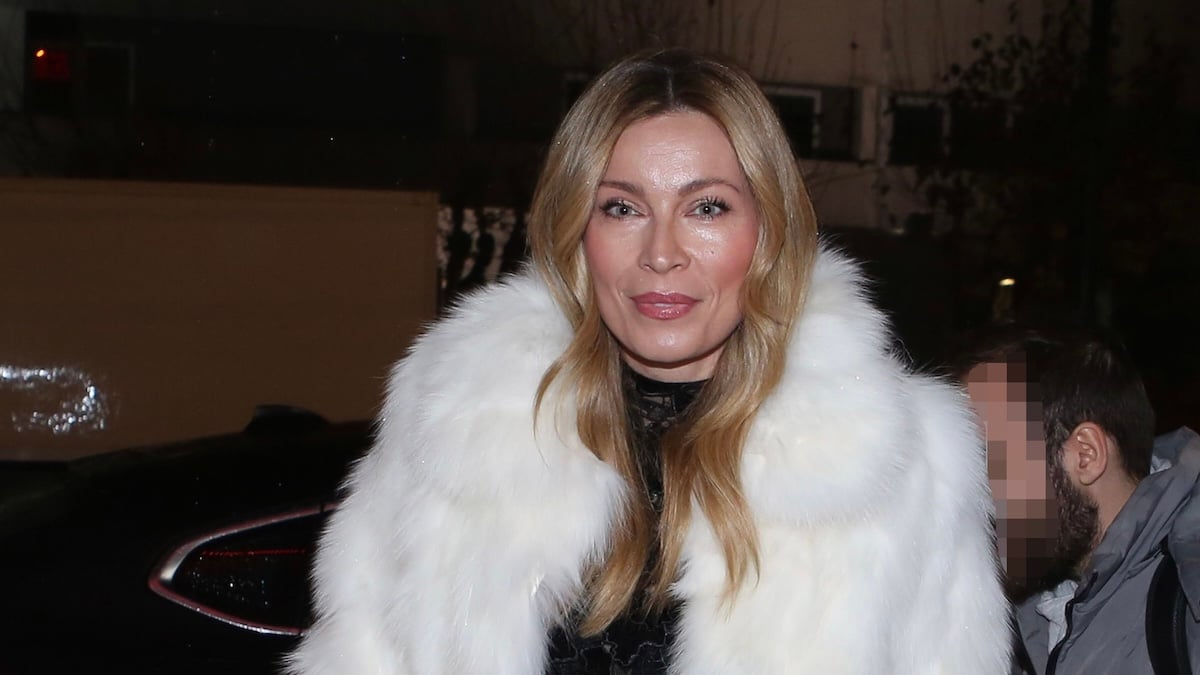 Η Μαριέττα Χρουσαλά με κλασικό ασπρόμαυρο look στην πρεμιέρα του «Melania»