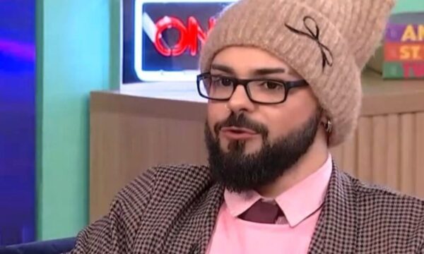 Ακύλας: Η αποκάλυψη για την ομοφοβική επίθεση – «Προσπαθούσαμε να διαφύγουμε»