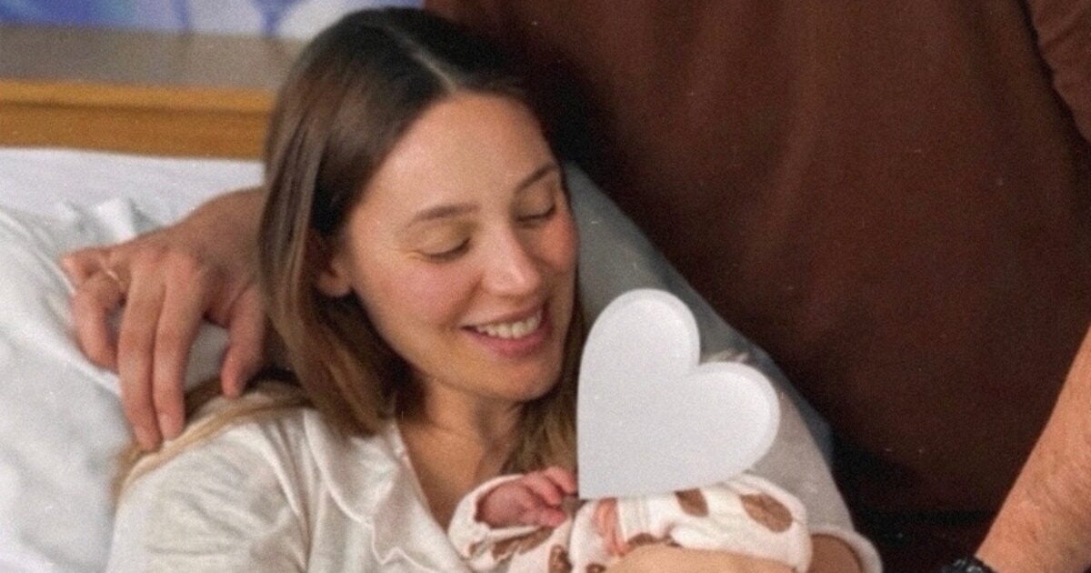 Η Άννα Κορακάκη έγινε μητέρα – Δείτε τις πρώτες εικόνες με τη νεογέννητη κόρη της