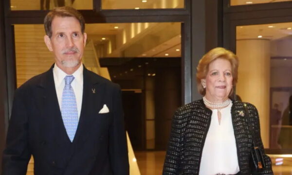 Παύλος Ντε Γκρες: Βραδινή βόλτα με τη μητέρα του, Άννα Μαρία – Εικόνες