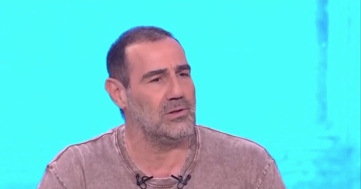 Αντώνης Κανάκης – Ράδιο Αρβύλα: Η ζωντανή έκπληξη για τα γενέθλιά του – «Ξέρω ότι κάτι μου σχεδιάζετε»