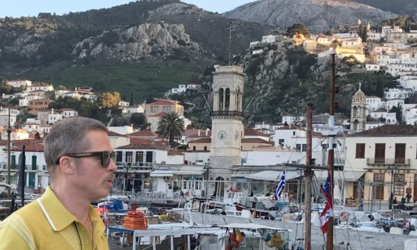 Ο Μπραντ Πιτ στην Ύδρα: Προετοιμασίες για τα γυρίσματα, αναστάτωση και συμφωνίες εχεμύθειας