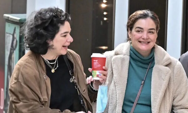 Γωγώ Μπρέμπου: Ασυνήθιστη εμφάνιση με την αδελφή της, Χριστίνα Μπρέμπου – Εικόνες