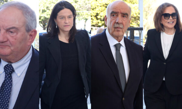 Άννα Ψαρούδα – Μπενάκη: Πλήθος πολιτών αποχαιρέτησε την πρώτη γυναίκα πρόεδρο της Βουλής στο Α’ Νεκροταφείο