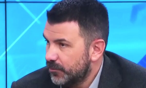 Γιάννης Κολοκυθάς: «Η Μαρία Αναστασοπούλου με κέρδισε σε αυτό» – Η συνεργασία με την Έλλη Στάη και η αναφορά στη μητέρα του