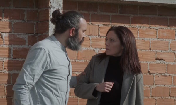 «Μια νύχτα μόνο»: Ο Οδυσσέας διασώζει την Αρετή από τον επίμονο φωτογράφο και ξαναβρίσκουν τη σύνδεσή τους