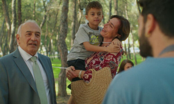 «Μπαμπά, σ’αγαπώ»: Απόψε στις 21:00 η πρεμιέρα με διπλό απολαυστικό επεισόδιο