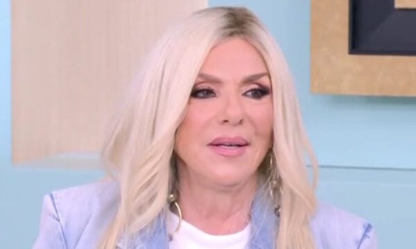 Δάφνη Μπόκοτα: «Παρουσίαζα 18 χρόνια τη Eurovision – Εγώ και οι καλλιτέχνες καλύπταμε μόνοι μας τα έξοδα»