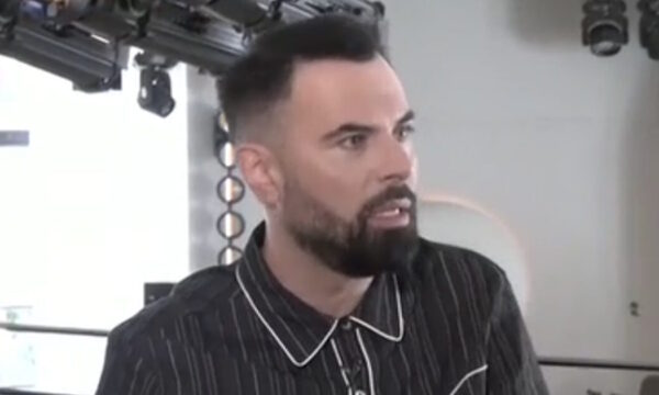 Γιώργος Παπαδόπουλος: «Τραγούδησα σε μπάτσελορ και την επομένη η σύζυγός μου ανακάλυψε εσώρουχα στην τσέπη μου»