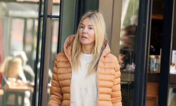Χριστίνα Παππά: Στυλάτη casual εμφάνιση στη Γλυφάδα με εντυπωσιακό puffer
