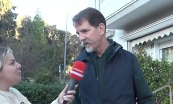 Παύλος Ντε Γκρες: «Αποκάλυψα κάποιες αλήθειες για την οικογένειά μας και ελπίζω να σας αγγίξει αυτό»
