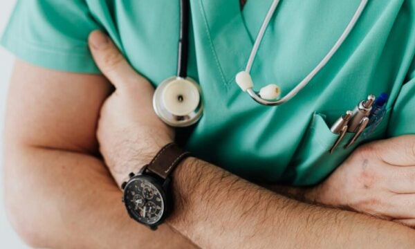 Αυξανόμενη βία στους υγειονομικούς χώρους – Αίσθημα ανασφάλειας για γιατρούς και νοσηλευτές