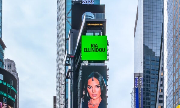Η Ρία Ελληνίδου λάμπει στην Times Square της Νέας Υόρκης