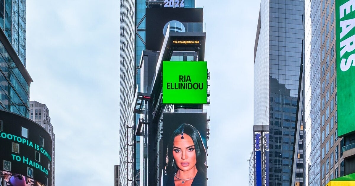 Η Ρία Ελληνίδου λάμπει στην Times Square της Νέας Υόρκης