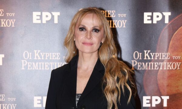 Ηρώ Σαΐα: Κομψή μαύρη ραπτική στην εκδήλωση των «Κυριών του Ρεμπέτικου»
