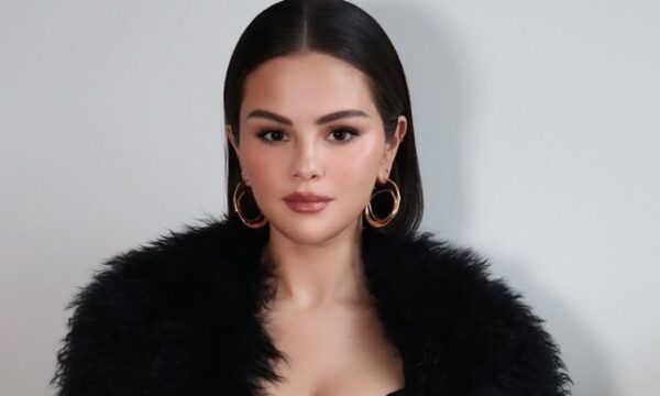 Η Selena Gomez επέλεξε το πιο ρομαντικό ανοιξιάτικο μανικιούρ που θα ανεβάσει τη διάθεσή σου