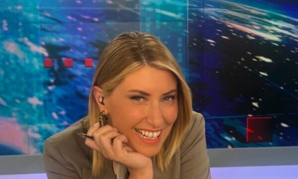 Σία Κοσιώνη: Έτοιμη να επανέλθει στο κεντρικό δελτίο ειδήσεων του ΣΚΑΪ μετά την υγειονομική της περιπέτεια