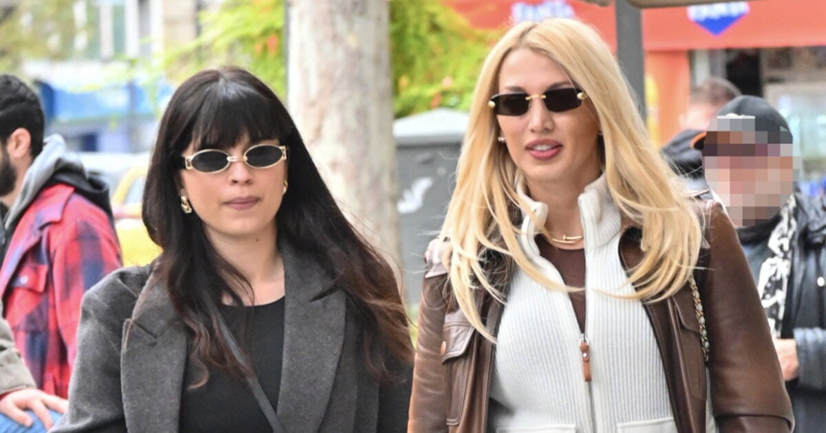 Κωνσταντίνα Σπυροπούλου: Αποκλειστική εμφάνιση με τη νεότερη αδελφή της, Κατερίνα στην καρδιά της Αθήνας – Φωτογραφίες