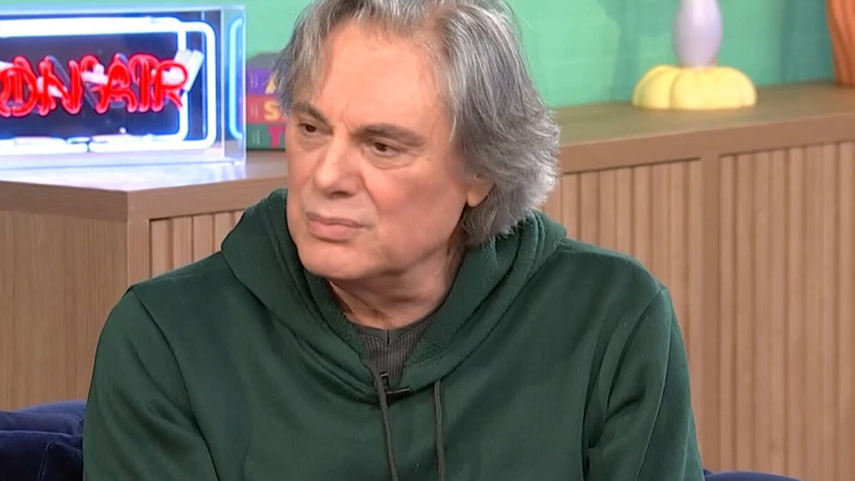 Ο Οδυσσέας Σταμούλης εξηγεί γιατί αποφεύγει τις επαναλήψεις της σειράς «Δυο Ξένοι»