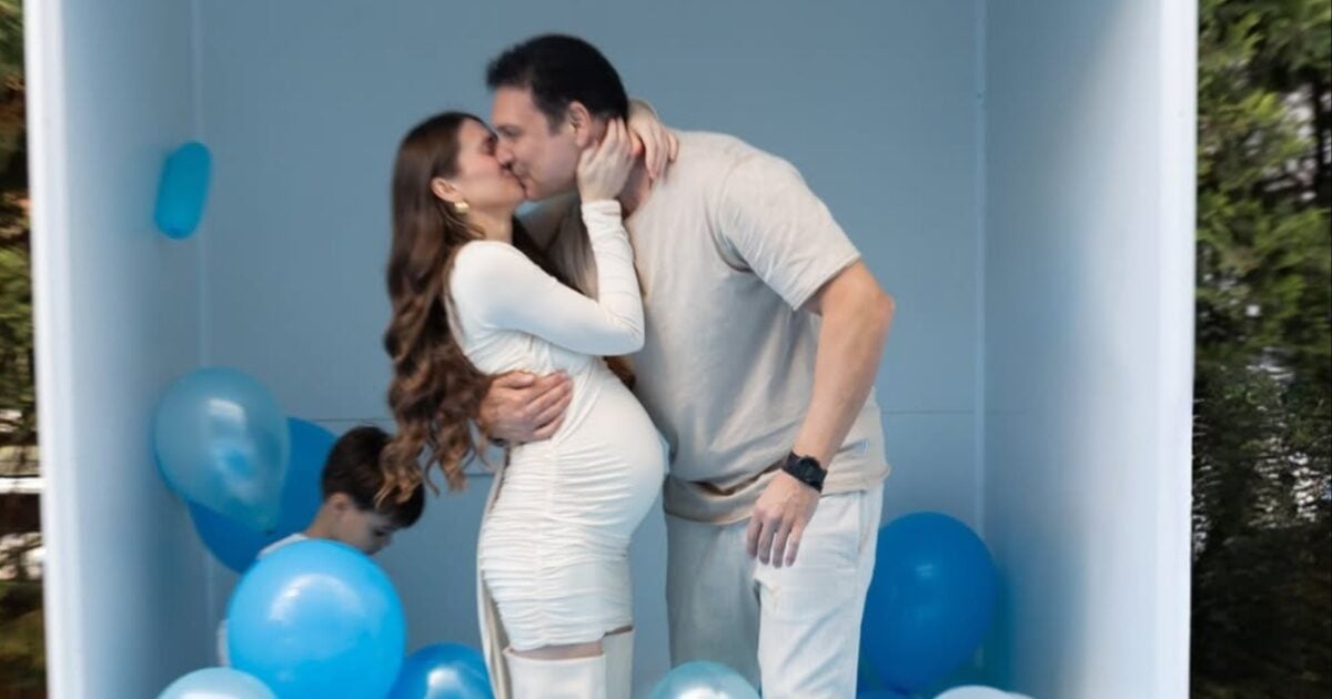 Ιωάννα Σιαμπάνη: Οι φρέσκες εικόνες από το gender reveal και το φιλί στον Τζίμη Σταθοκωστόπουλο