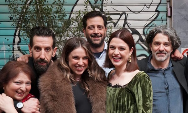 «Ας περιμένουν οι γυναίκες»: Ποιοι παρευρέθηκαν στην επίσημη έναρξη της θεατρικής παράστασης