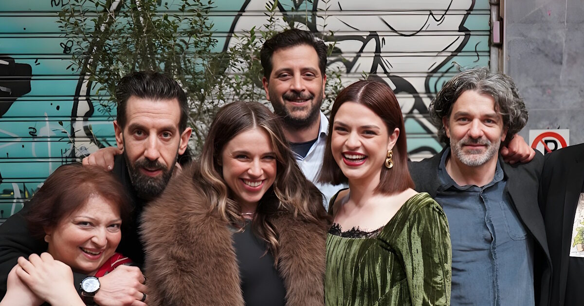 «Ας περιμένουν οι γυναίκες»: Ποιοι παρευρέθηκαν στην επίσημη έναρξη της θεατρικής παράστασης