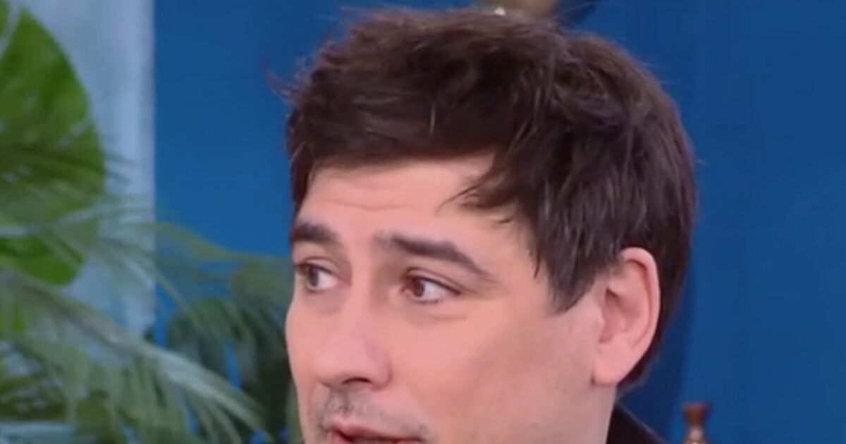 Βασίλης Μαυρογεωργίου: «Πιθανόν να έχω βιώσει κρίση μέσης ηλικίας – Δεν έχω πίστη στον έρωτα»