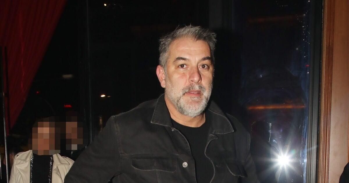 Βασίλης Μπισμπίκης: Χορεύει ζεϊμπέκικο με τον πρώην βουλευτή Θάνο Μωραΐτη, πλάι στη Δέσποινα Βανδή