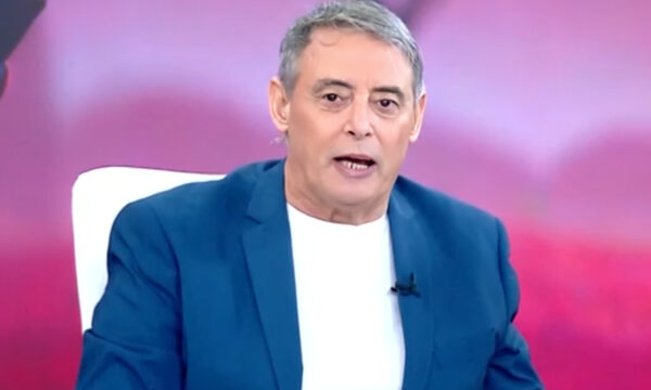 Ιορδάνης Χασαπόπουλος: «Είναι αίσχος – Έμεινα άναυδος με παρουσιαστές που έτρωγαν παϊδάκια ζωντανά»