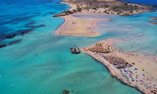 TripAdvisor: Η ελληνική ακτή που κατατάσσεται 2η παγκοσμίως για το 2026 – 4 παραλίες της χώρας στην κορυφαία 20άδα