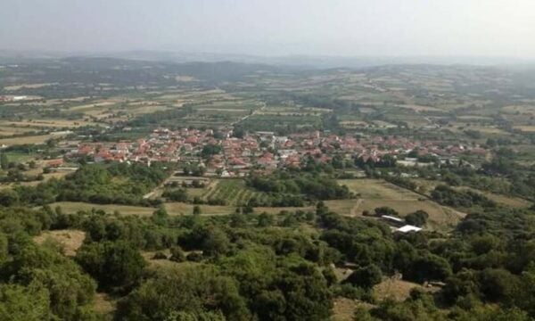 54 λεπτά από τη Θεσσαλονίκη: Μια γαλήνια ανοιξιάτικη εξόρμηση σε ένα χωριό που ελάχιστοι γνωρίζουν