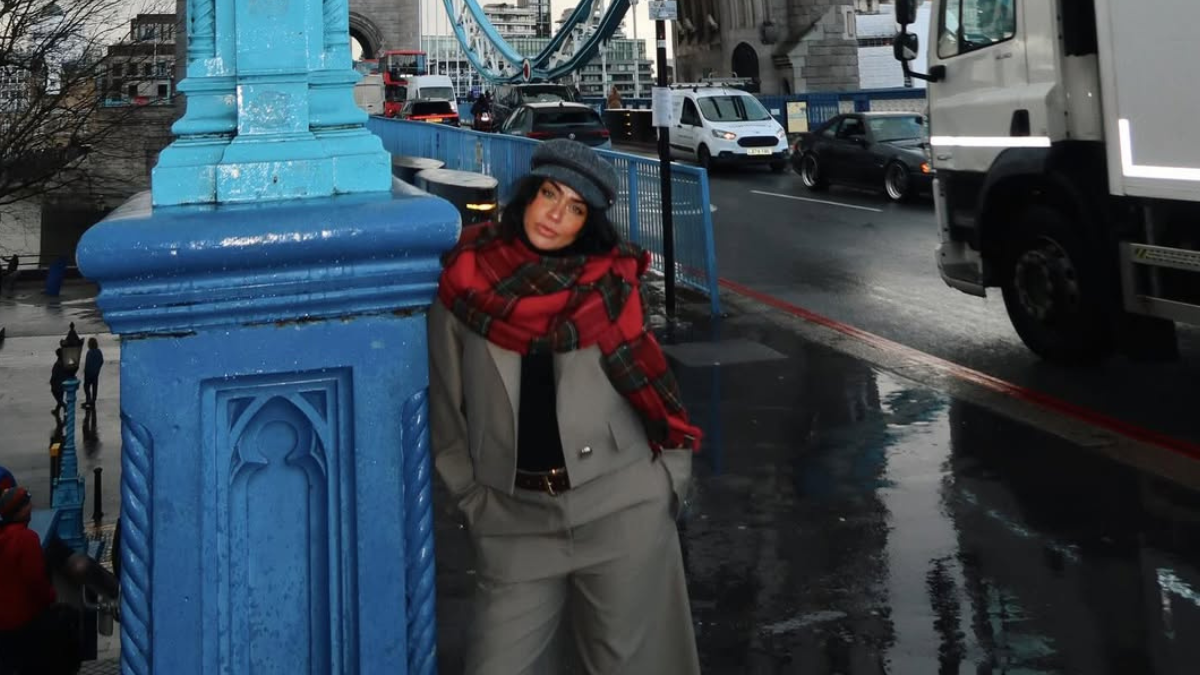 Konnie Μεταξά: Η δημοσίευση από το Λονδίνο με ανδρόγυνη εμφάνιση