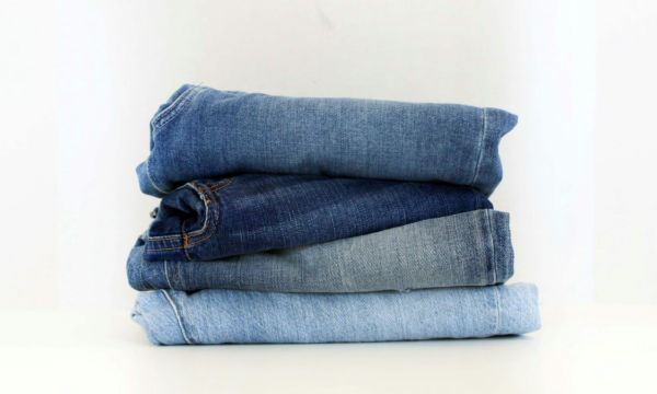 Denim άνοιξη 2026: Τα 3 τζιν κομμάτια που θα απογειώσουν τη γκαρνταρόμπα σας