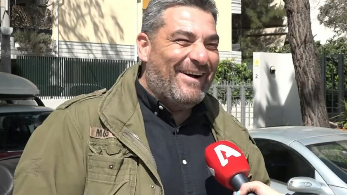 Ο Μάνος Νιφλής αποκαλύπτει την αρχική συνάντηση με την Ελισάβετ Μουτάφη: «Ήμουν έτοιμος να αποχωρήσω»