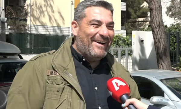 Ο Μάνος Νιφλής αποκαλύπτει την αρχική συνάντηση με την Ελισάβετ Μουτάφη: «Ήμουν έτοιμος να αποχωρήσω»