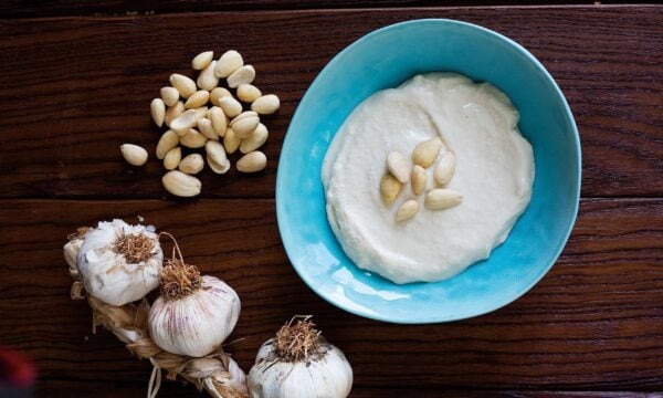 Σκορδαλιά με πατάτα και αμύγδαλα