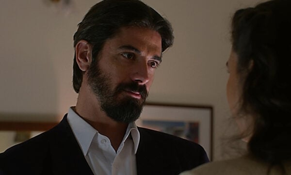 «Άγιος Έρωτας»: Η Χλόη και ο πατήρ Νικόλαος ταξιδεύουν άδικα στην Αθήνα για να αποτρέψουν τη «διαφυγή»