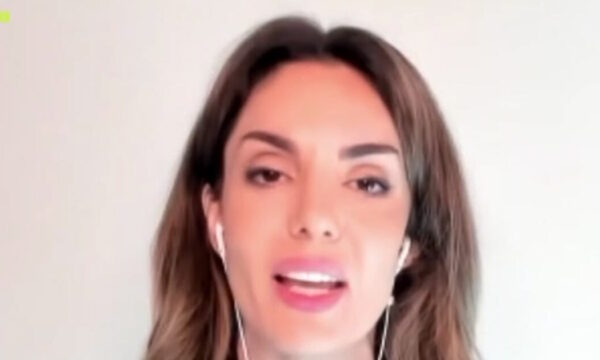 Αθηνά Γκαντήραγα, κάτοικος Αμπού Ντάμπι: «Ανησυχία επικρατεί λόγω των αδιάκοπων ήχων από εκρήξεις»