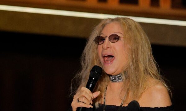 Όσκαρ 2026: Η Barbra Streisand προσέφερε την πιο συγκλονιστική στιγμή της βραδιάς – Επανεμφανίστηκε στη σκηνή των βραβείων μετά από δέκα χρόνια