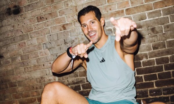 Fab abs | Τρεις κινήσεις για κοιλιακούς – ατσάλι από τον personal trainer Μάνο Βροντζάκη