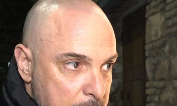 Άκης Δείξιμος για Μαρία Δεληθανάση: «Κατάφερε να αναδειχθεί ως ινφλουένσερ και πρωτοπόρος του meToo, συγχαρητήρια»