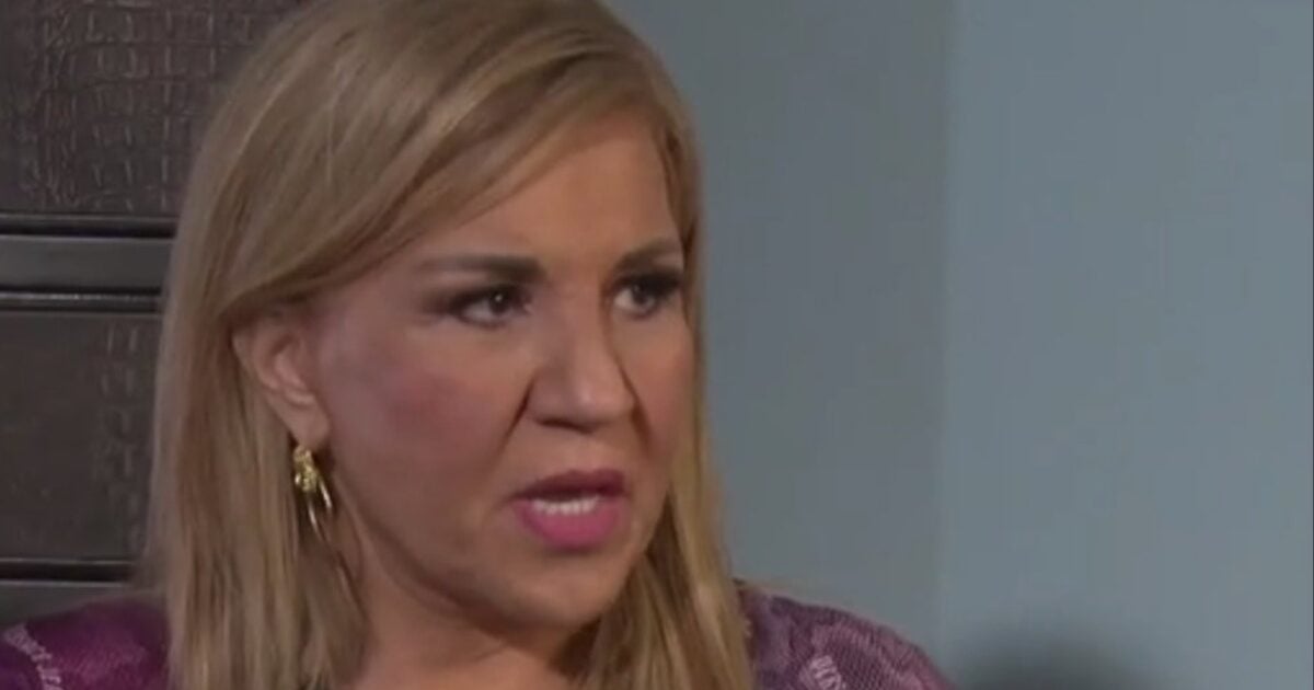 Η Δέσποινα Μοιραράκη στο Live News για την επίθεση στο Ιράν: «Προσπάθησε να με επιτεθεί πίσω από τη βιβλιοθήκη»