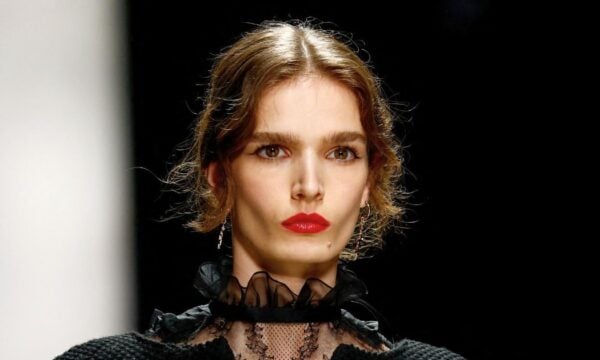 Τα red wine lips συνεχίζουν να κυριαρχούν στις τάσεις – Το επιβεβαίωσε ο οίκος Dolce & Gabbana